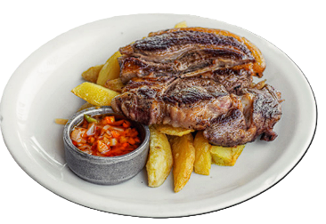 Ojo de bife grillado con salsa criolla y papas rústicas